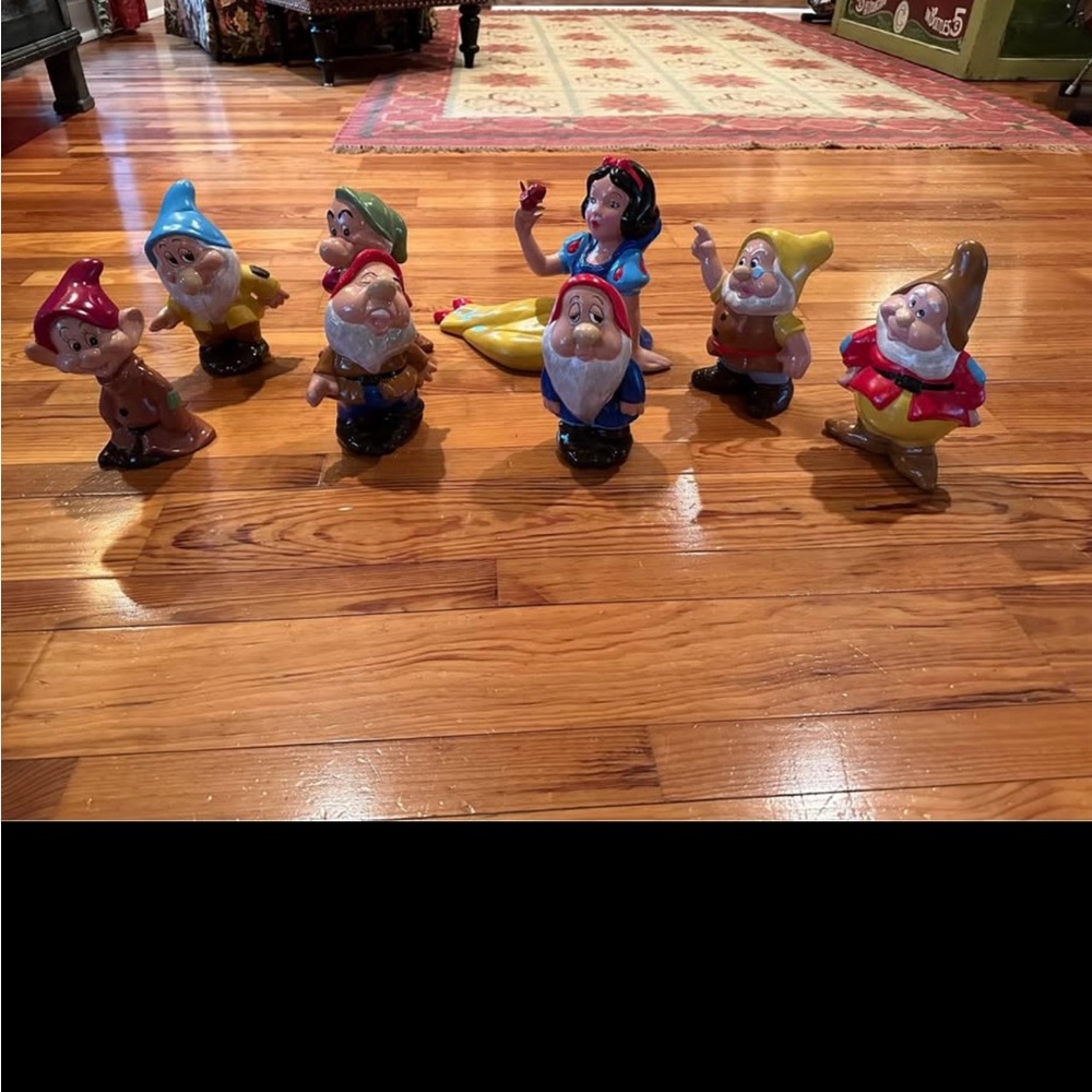 Snow White and the Seven Dwarfs Figurine Set (ceramic hand painted)